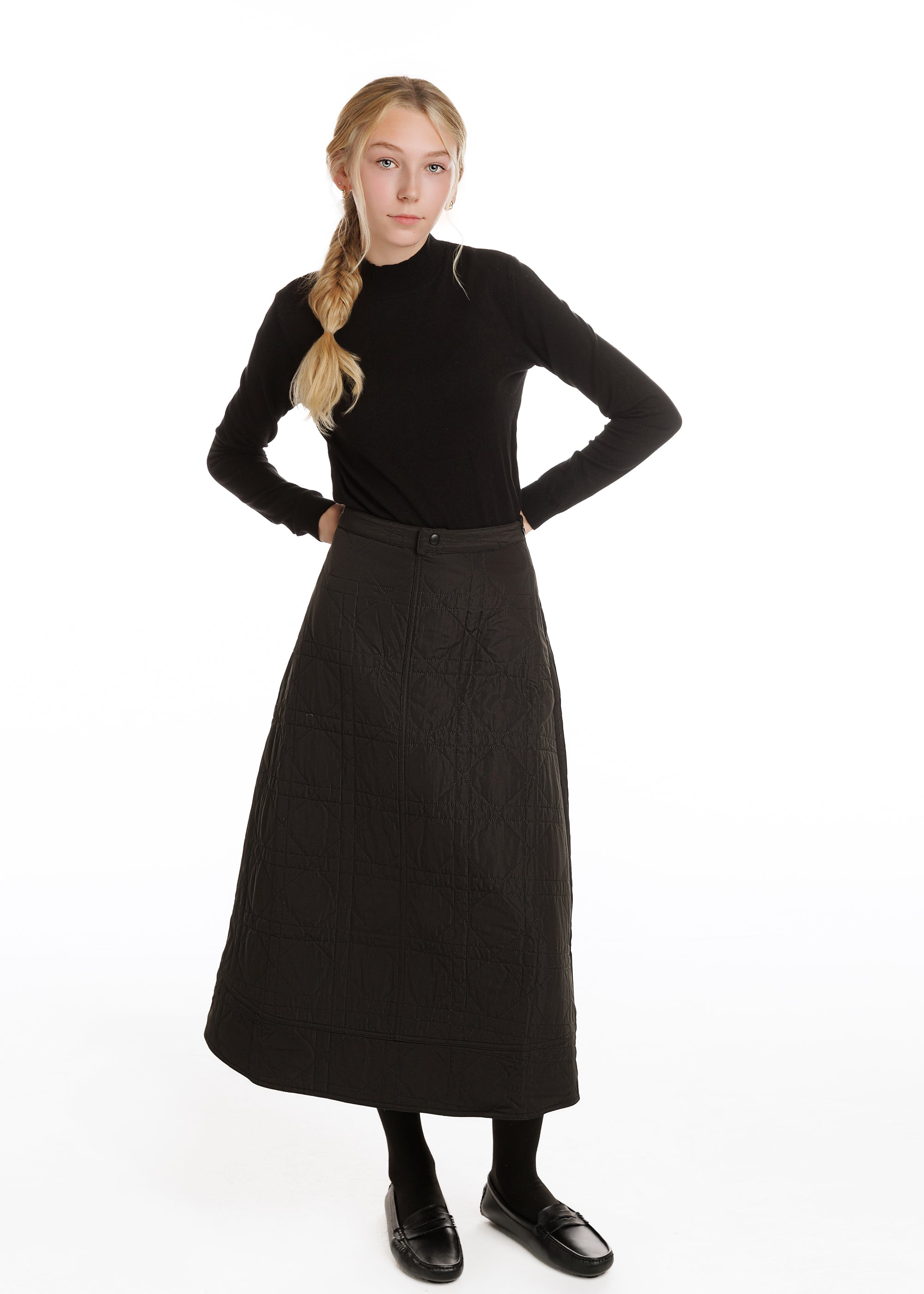 חצאית קווילט שחורה- התאמה חדשה