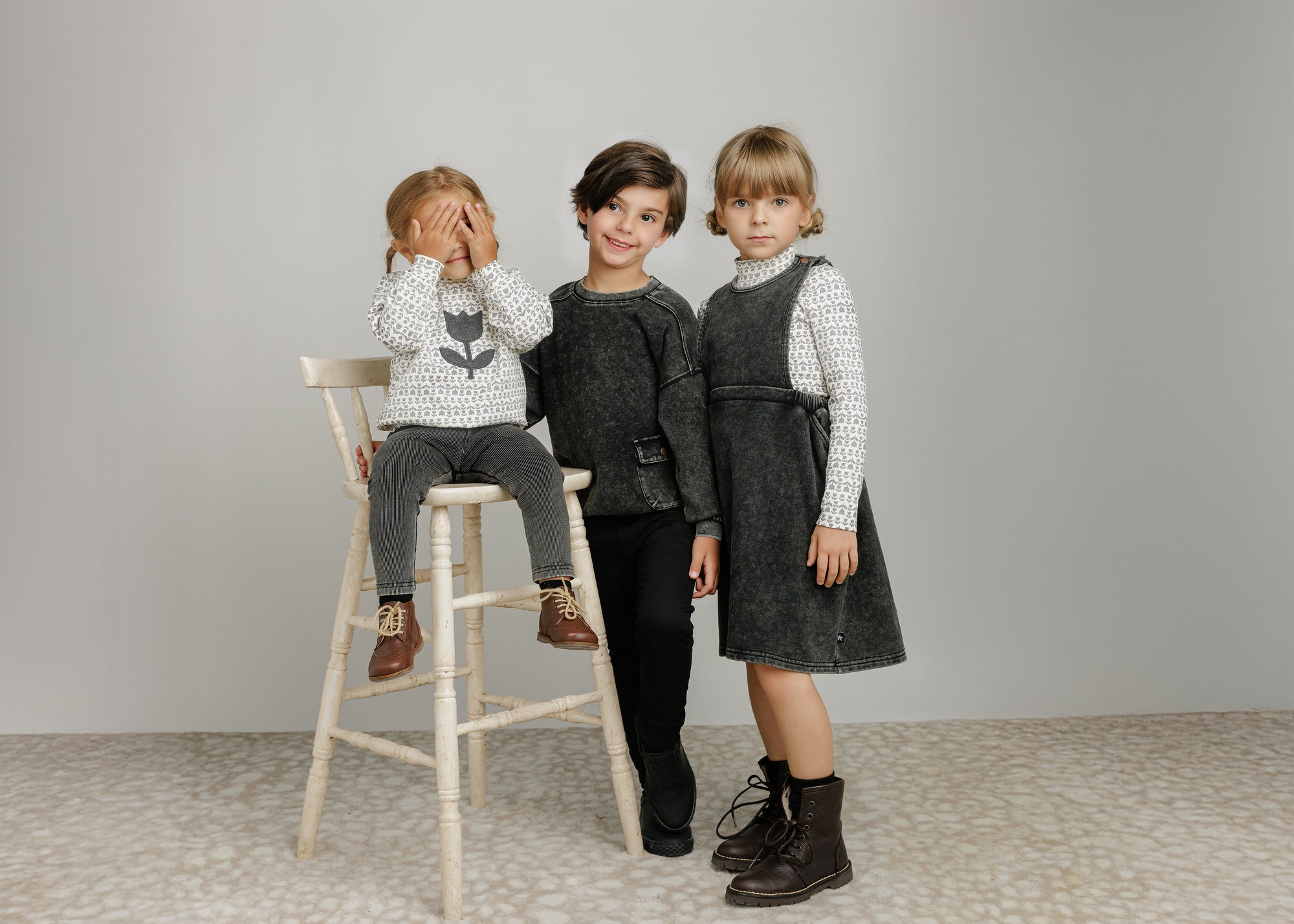 Charcoal Bloom Set & Sweatshirt